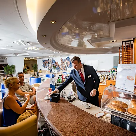 Astoria Palace Hotel 4*