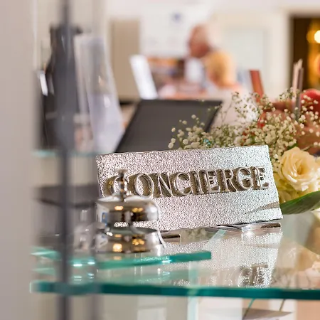 Astoria Palace Hotell 4*